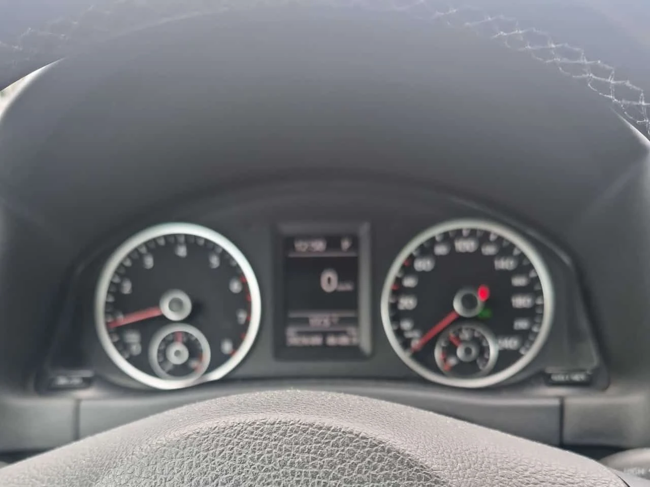 VW Tiguan * 4MOTION 4dr Auto * PANO* KEYLESS* ПОДГРЕВ* , снимка 8 - Автомобили и джипове - 54238258