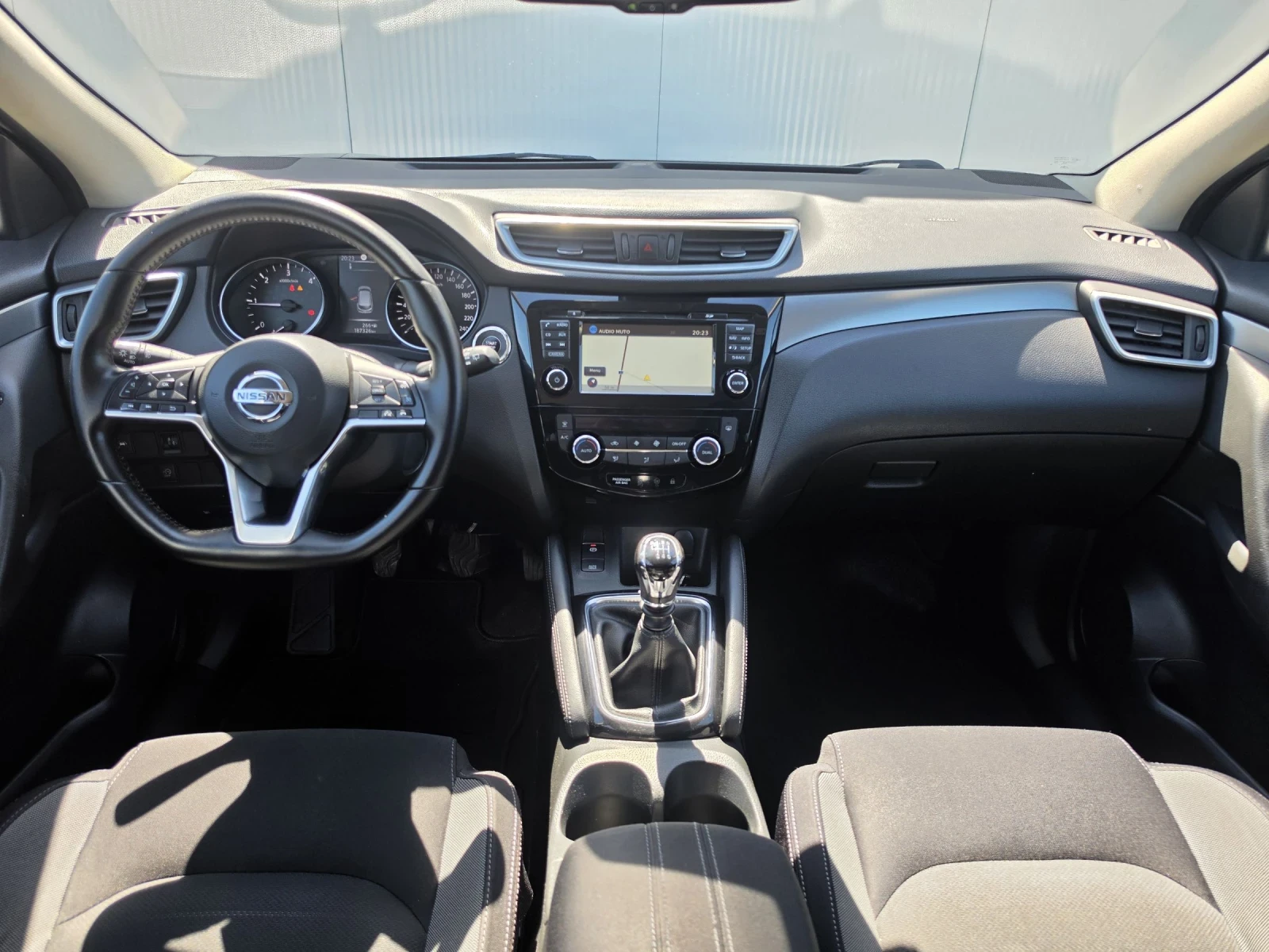 Nissan Qashqai 1.5DCi Tekna , снимка 10 - Автомобили и джипове - 54349673