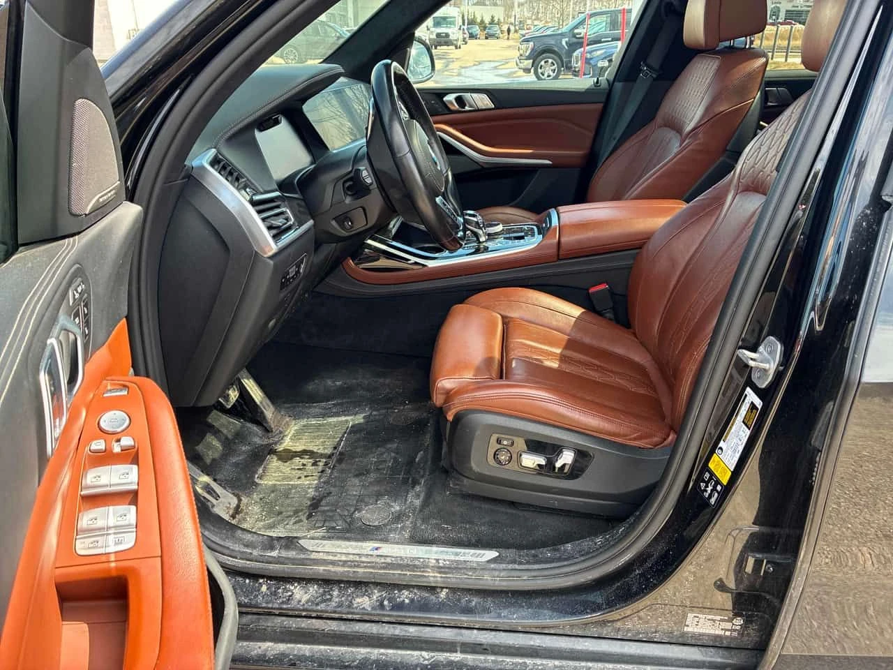 BMW X7 * M50i * ПРЕДСТАВИТЕЛСТВО * ДИСТРОНИК * 360, снимка 5 - Автомобили и джипове - 54684095
