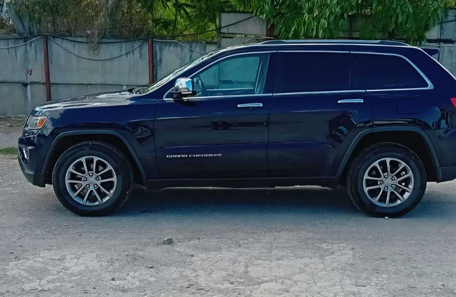 Jeep Cherokee, снимка 2 - Автомобили и джипове - 55891558