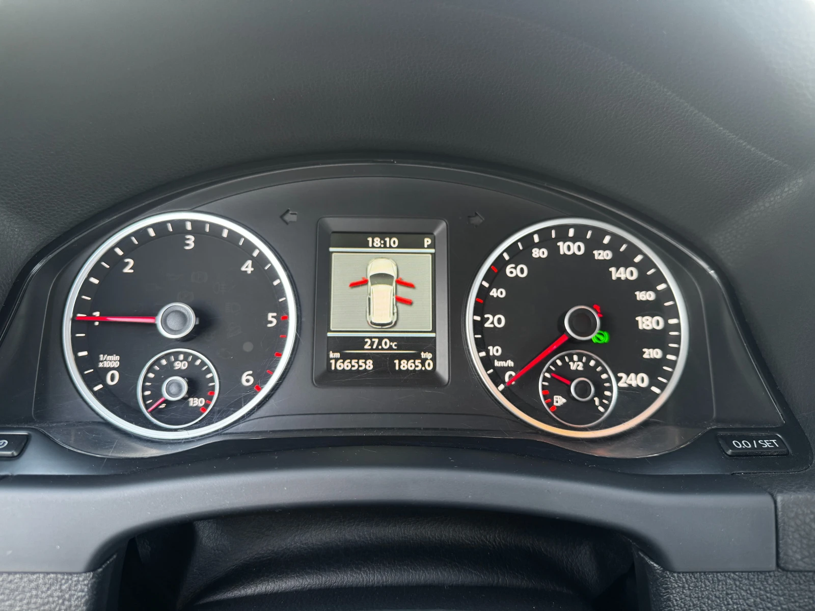 VW Tiguan 2.0D 4-MOTION 164000KM, снимка 12 - Автомобили и джипове - 56437575