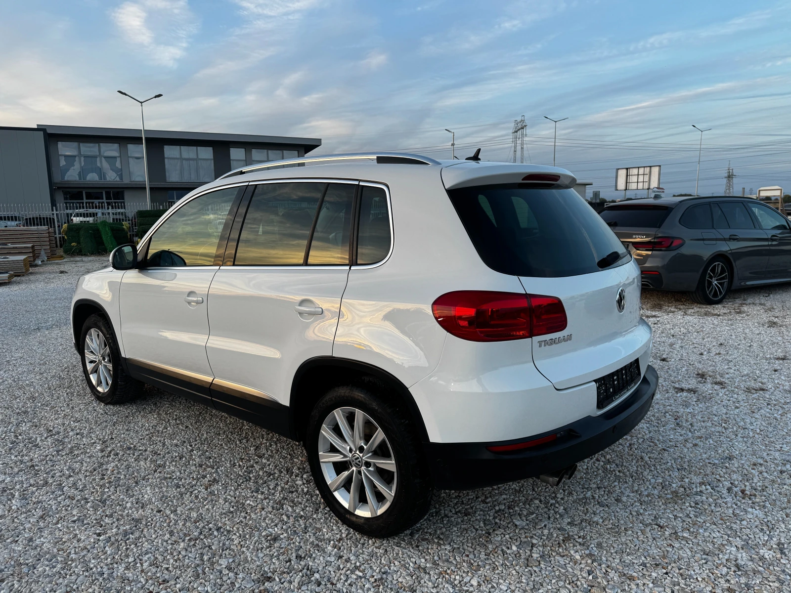 VW Tiguan 2.0D 4-MOTION 164000KM, снимка 4 - Автомобили и джипове - 56437575