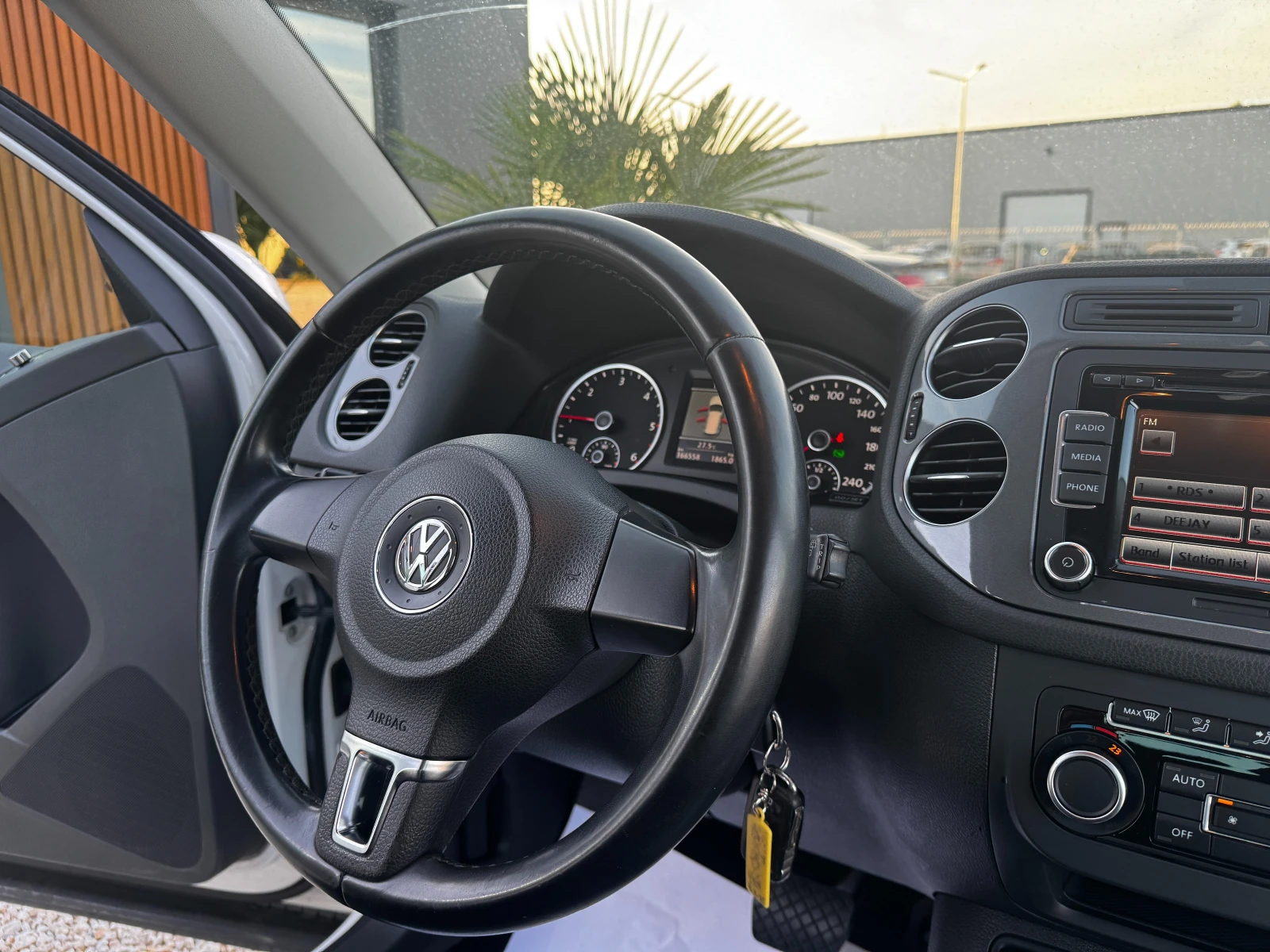 VW Tiguan 2.0D 4-MOTION 164000KM, снимка 13 - Автомобили и джипове - 56437575