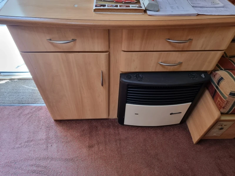 Каравана Други STERLING EUROPA 460, снимка 8 - Каравани и кемпери - 52346185