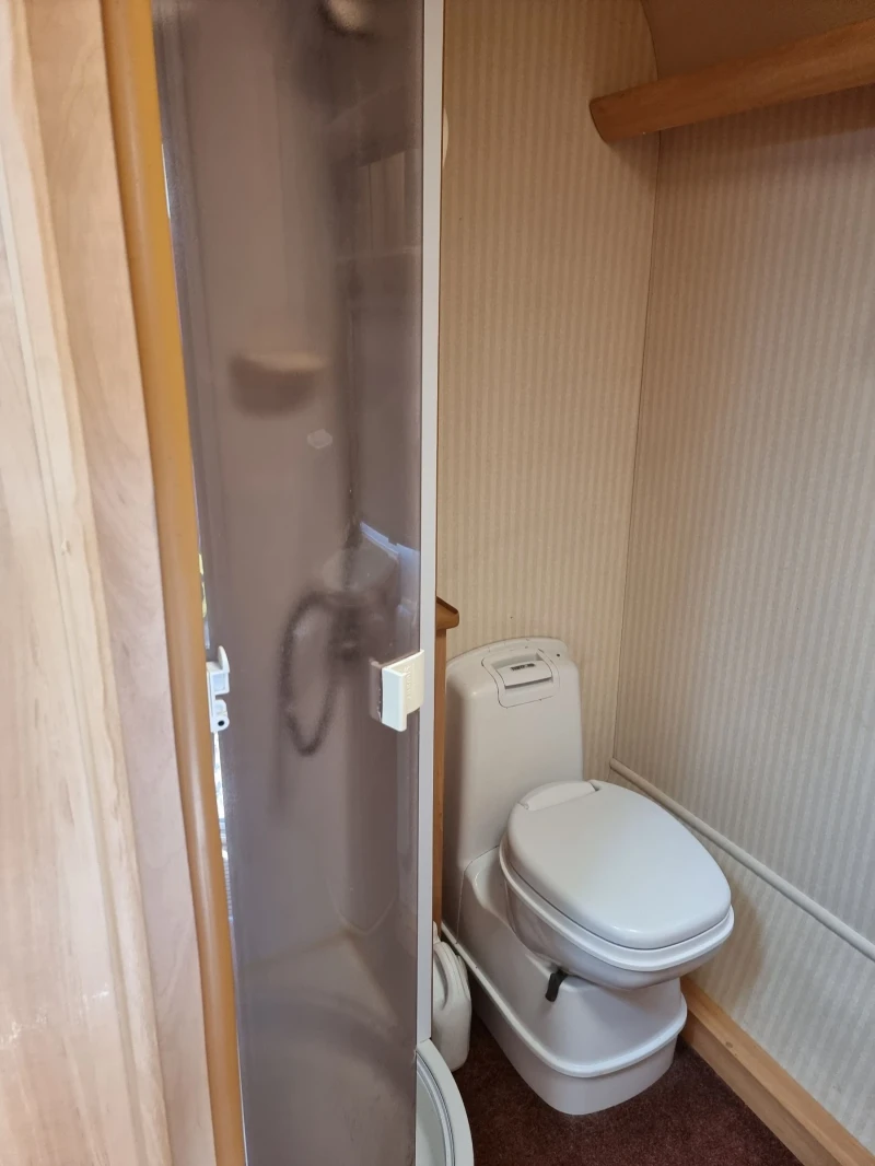 Каравана Други STERLING EUROPA 460, снимка 13 - Каравани и кемпери - 52346185