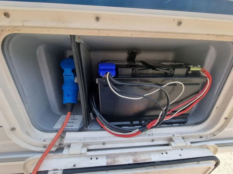 Каравана Други STERLING EUROPA 460, снимка 7 - Каравани и кемпери - 52346185