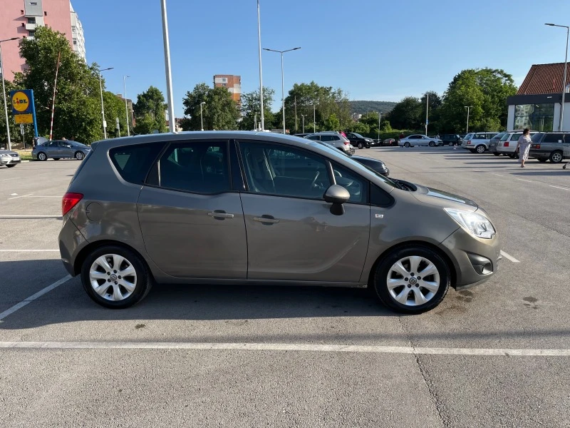 Opel Meriva 1.4 фабрична газ, снимка 4 - Автомобили и джипове - 47605435