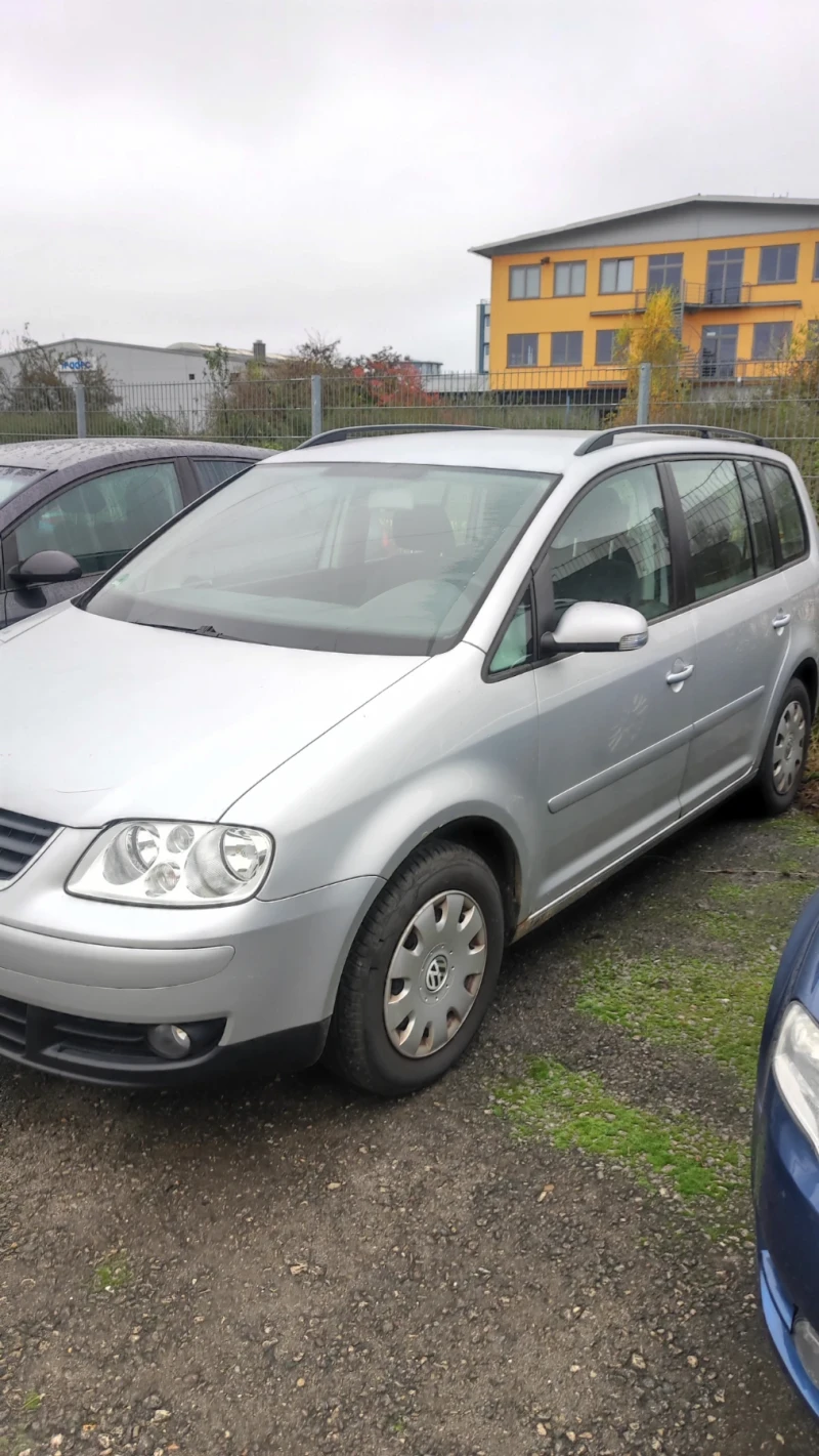 VW Touran 1.6, снимка 9 - Автомобили и джипове - 48450198