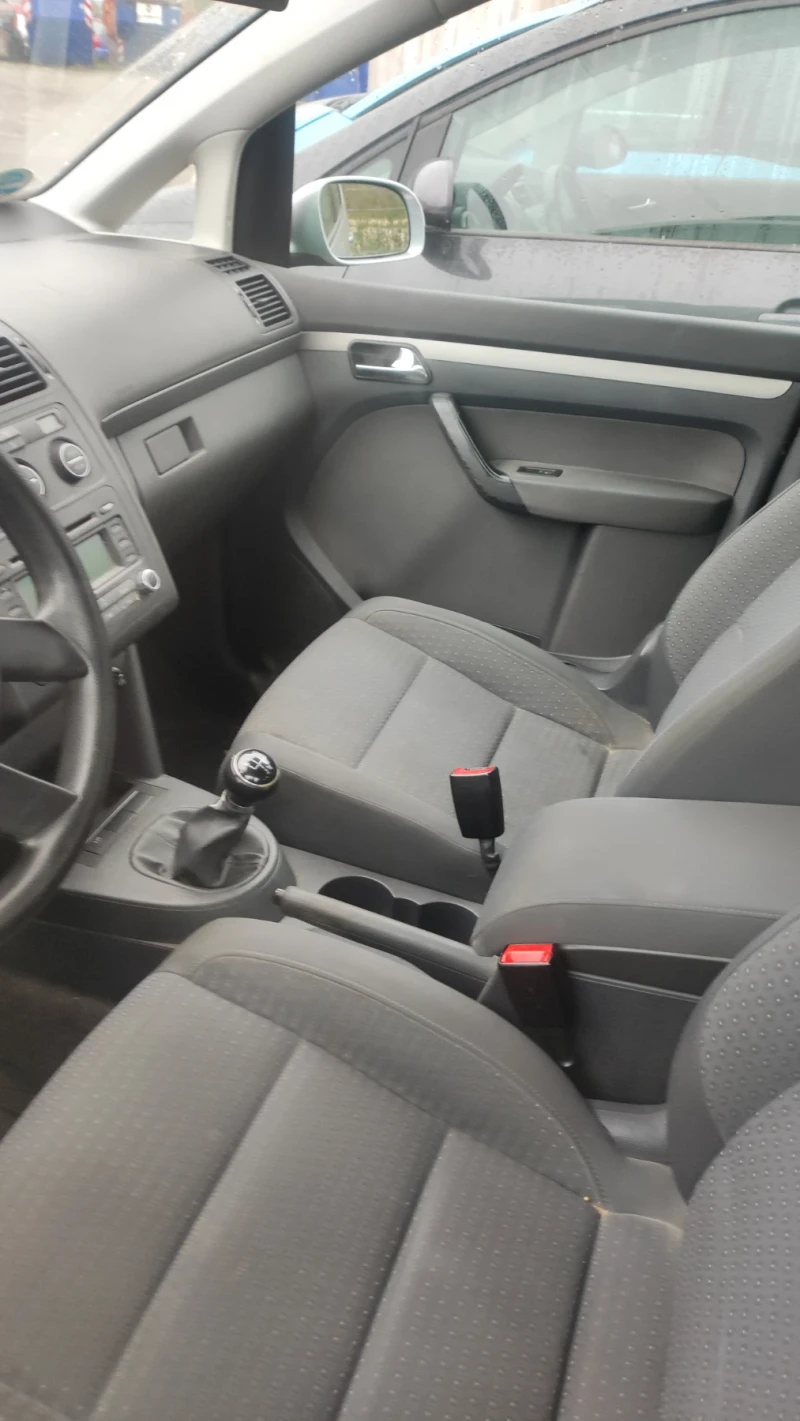 VW Touran 1.6, снимка 8 - Автомобили и джипове - 48450198