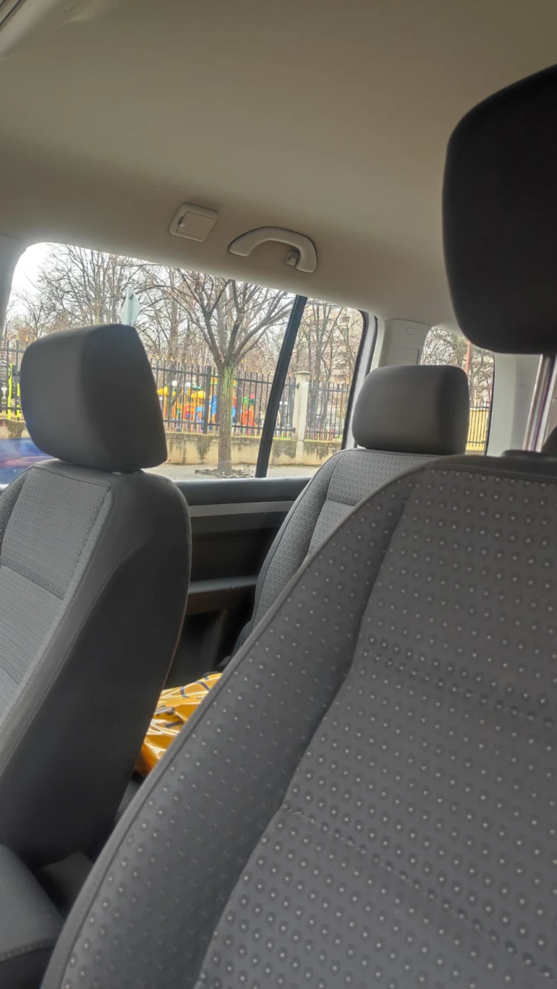 VW Touran 1.6, снимка 7 - Автомобили и джипове - 48450198