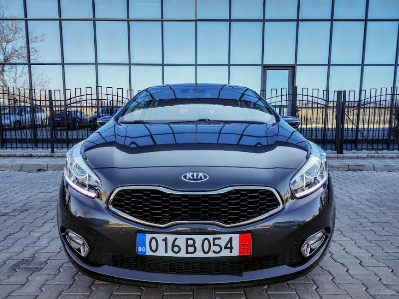 Kia Ceed * 1, 6 CRDi* ACTIVE* PANORAMA* KAMERA* KEYLESS* FU, снимка 5 - Автомобили и джипове - 49070085