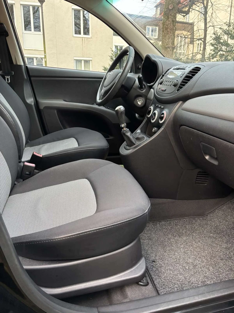 Hyundai I10, снимка 8 - Автомобили и джипове - 52260070