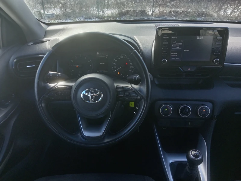 Toyota Yaris 1.5i Гаранционна, снимка 11 - Автомобили и джипове - 53075360