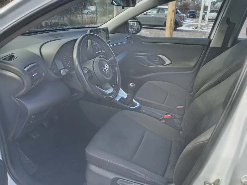 Toyota Yaris 1.5i Гаранционна, снимка 7 - Автомобили и джипове - 53075360