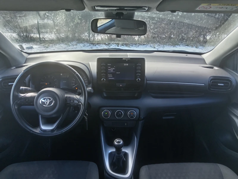 Toyota Yaris 1.5i Гаранционна, снимка 10 - Автомобили и джипове - 53075360
