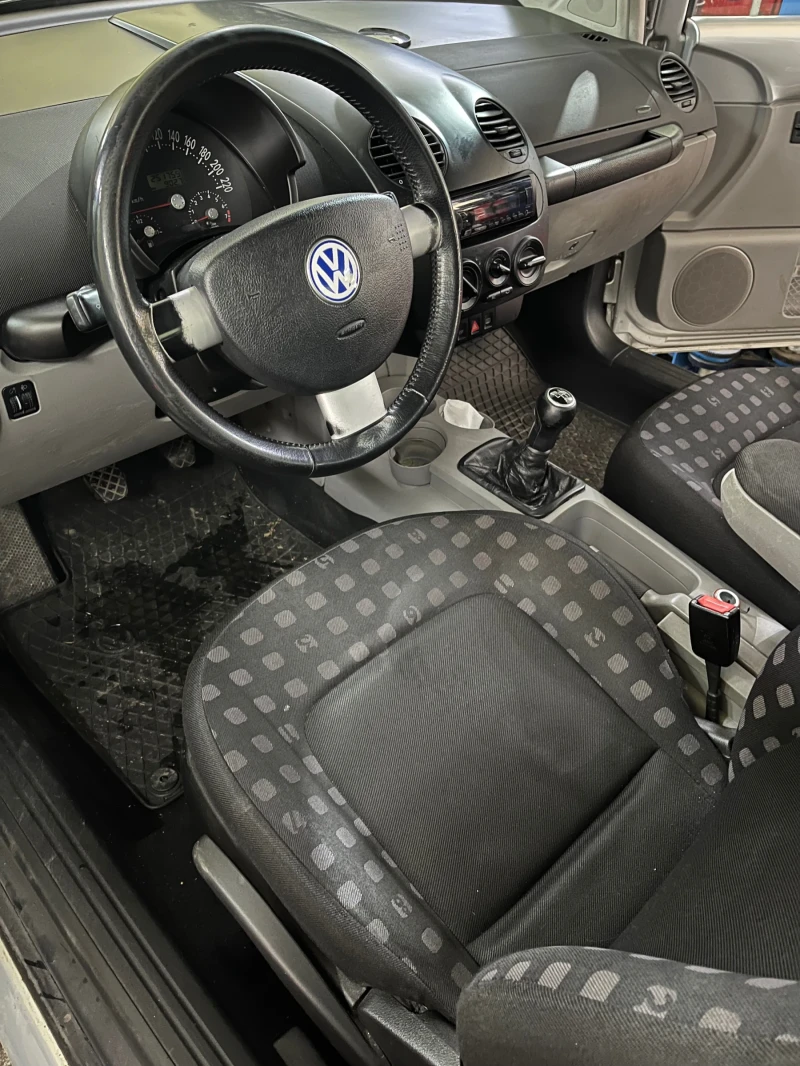 VW New beetle, снимка 9 - Автомобили и джипове - 53220474