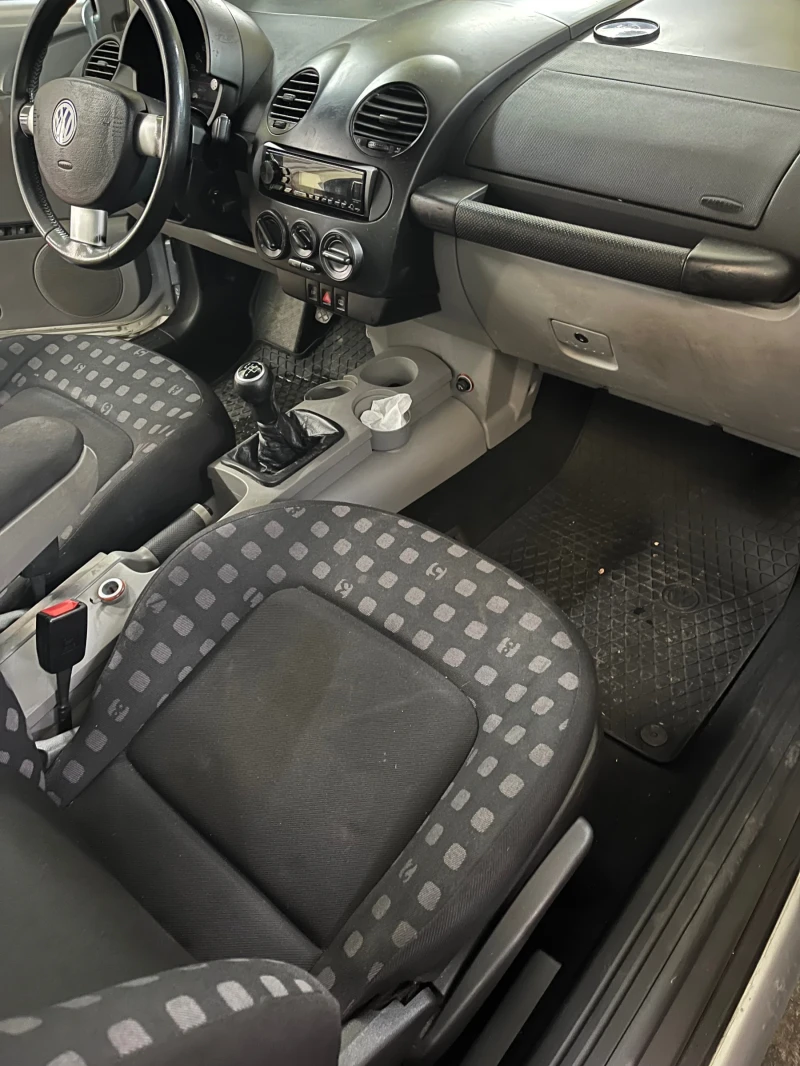 VW New beetle, снимка 11 - Автомобили и джипове - 53220474