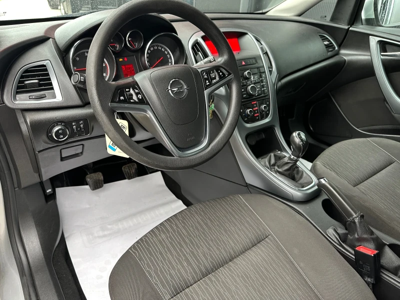 Opel Astra  1.7 CDTI 6ck 110kc Sports Tоurer , снимка 11 - Автомобили и джипове - 53413755