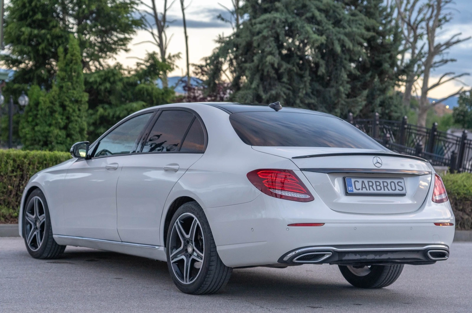 Mercedes-Benz E 220 AMG WIDESCREEN, камера, топ състояние, лизинг - изображение 5