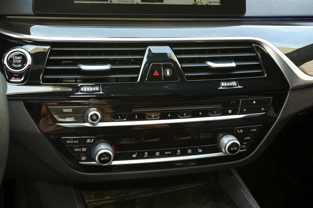 BMW 540 M-PACK* HARMAN* 360* ПОДГРЕВИ - изображение 9