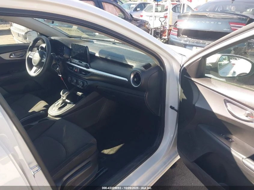 Kia Forte 2.0L I-4 DOHC, VVT, 147HP Front Wheel Drive - изображение 10