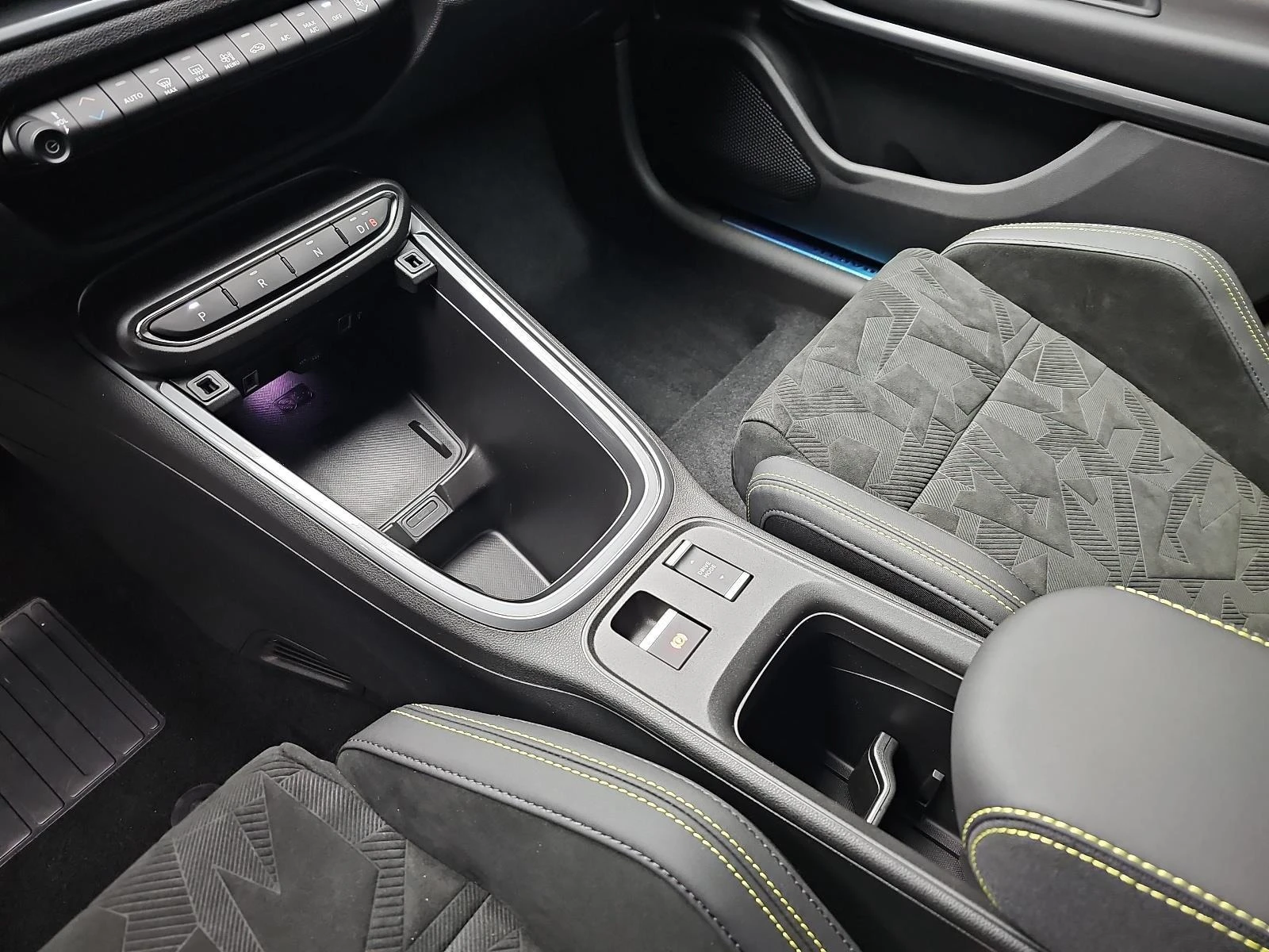 Abarth 600 e SCORPIONISSIMA LED CAMERA  | Mobile.bg � ����������� 12