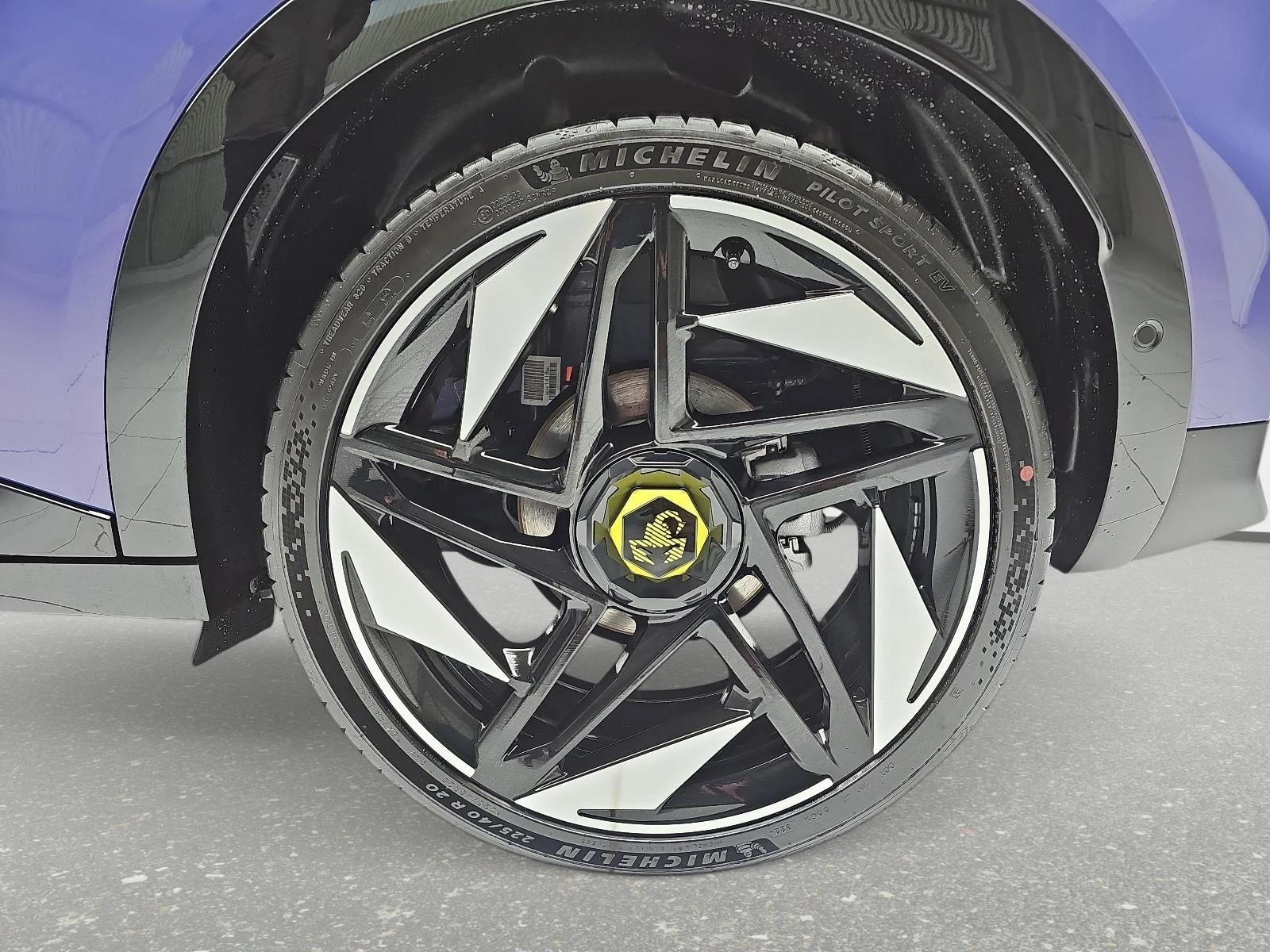 Abarth 600 e SCORPIONISSIMA LED CAMERA  - изображение 6