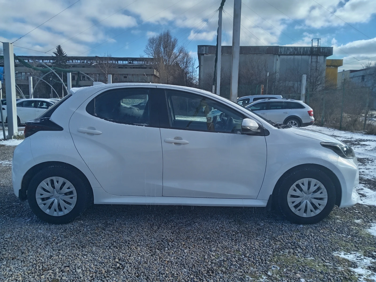 Toyota Yaris 1.5i Гаранционна - изображение 6