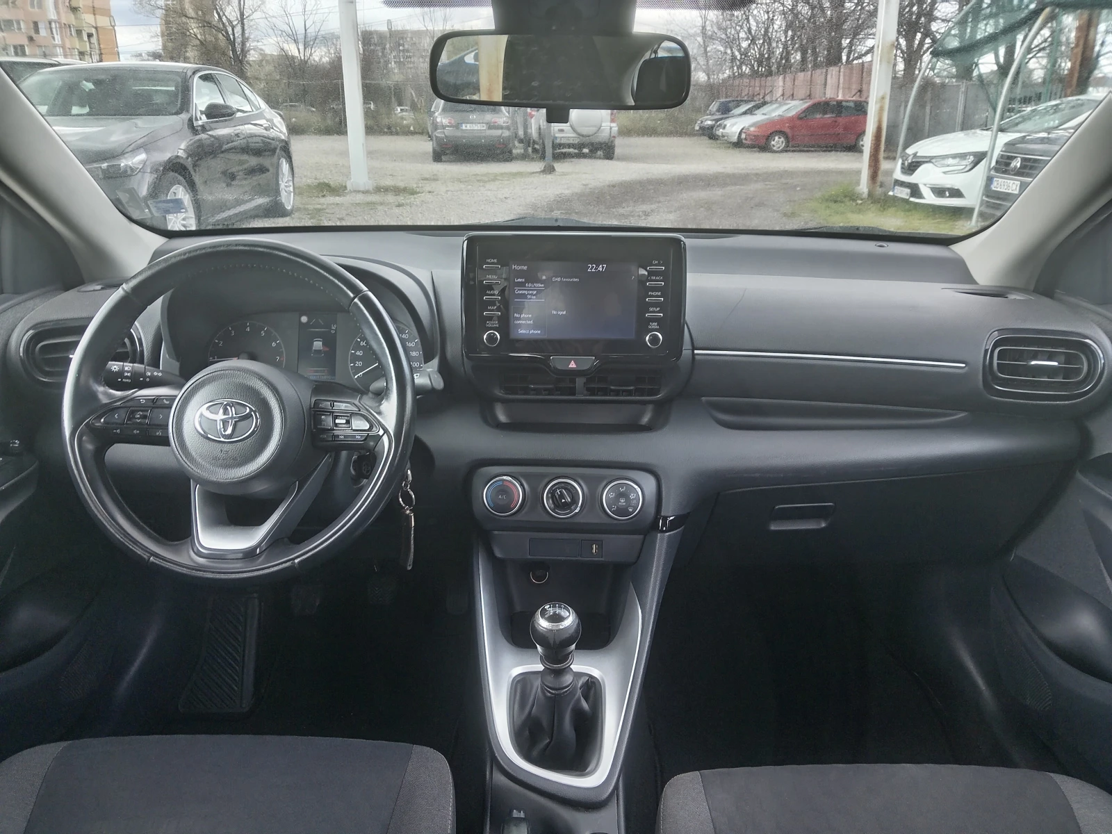Toyota Yaris 1.5i Гаранционна, снимка 10 - Автомобили и джипове - 53075360
