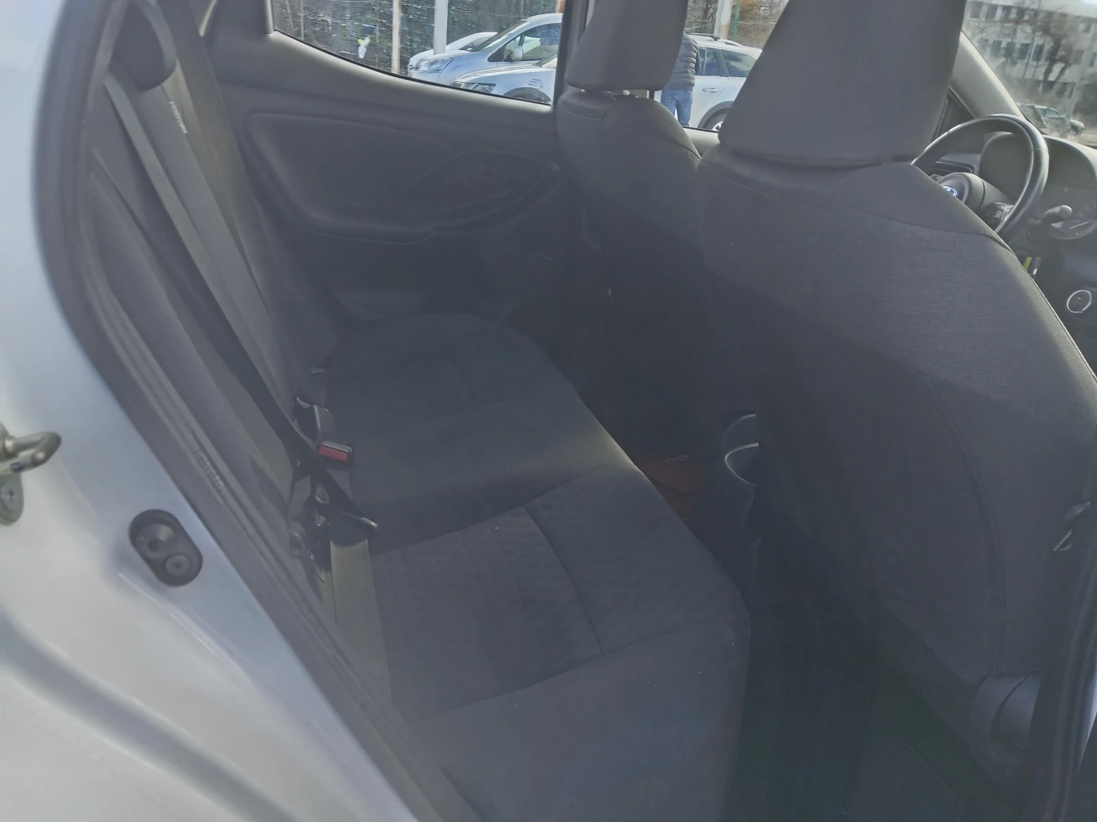 Toyota Yaris 1.5i Гаранционна - изображение 9