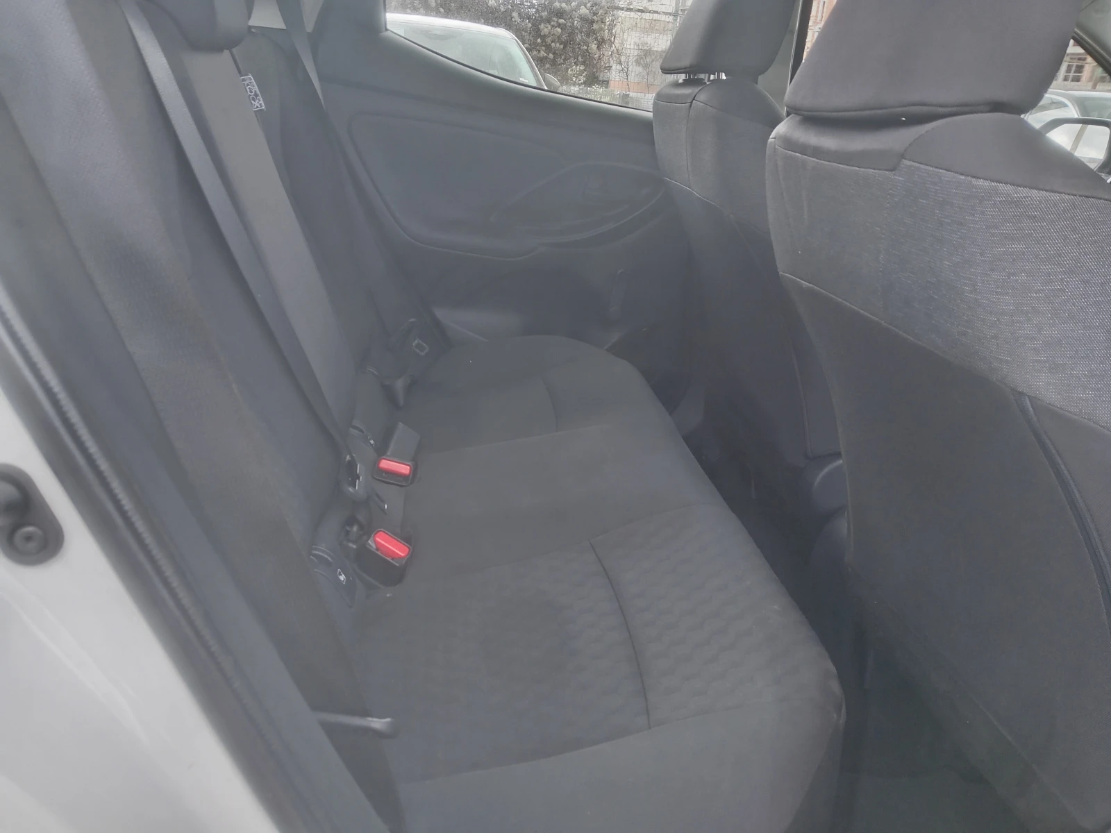 Toyota Yaris 1.5i Гаранционна, снимка 9 - Автомобили и джипове - 53075360