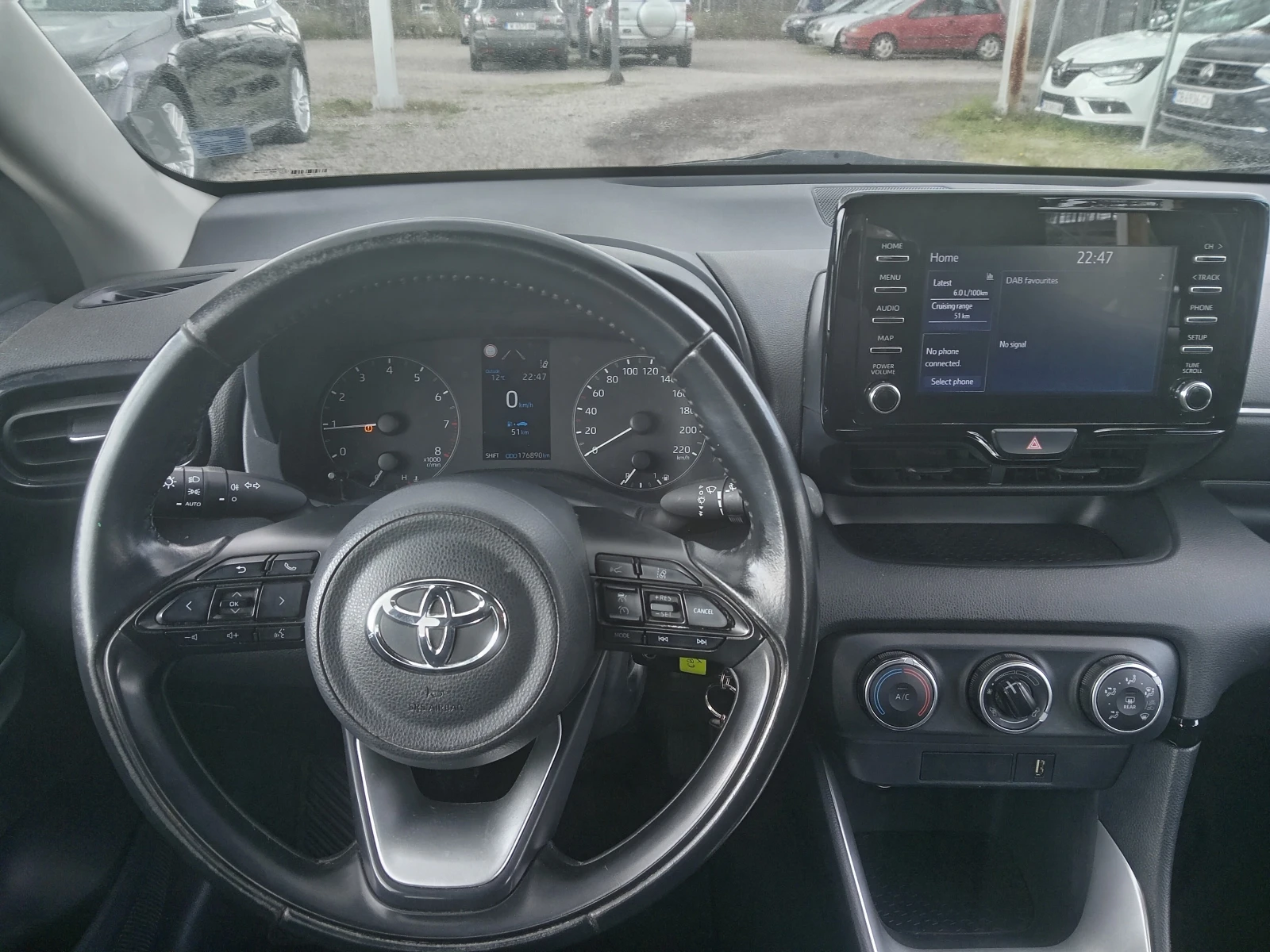 Toyota Yaris 1.5i Гаранционна, снимка 11 - Автомобили и джипове - 53075360