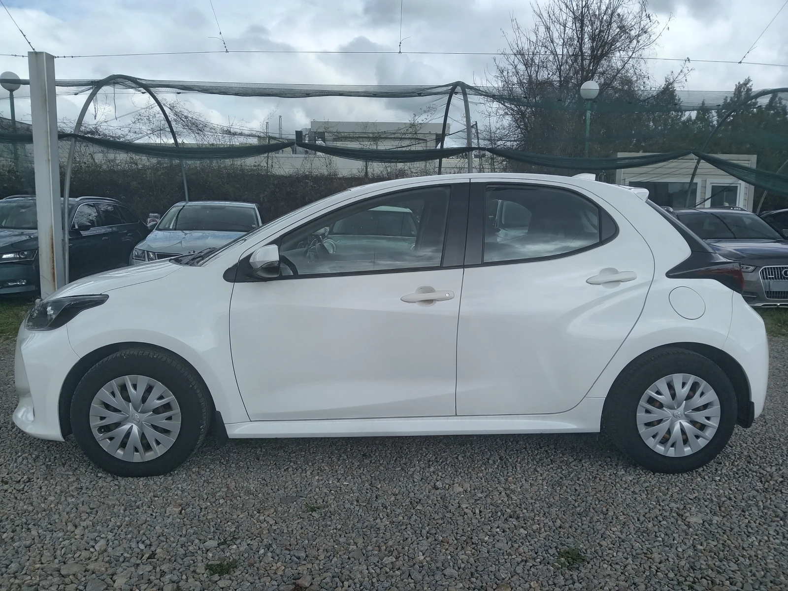 Toyota Yaris 1.5i Гаранционна, снимка 5 - Автомобили и джипове - 53075360