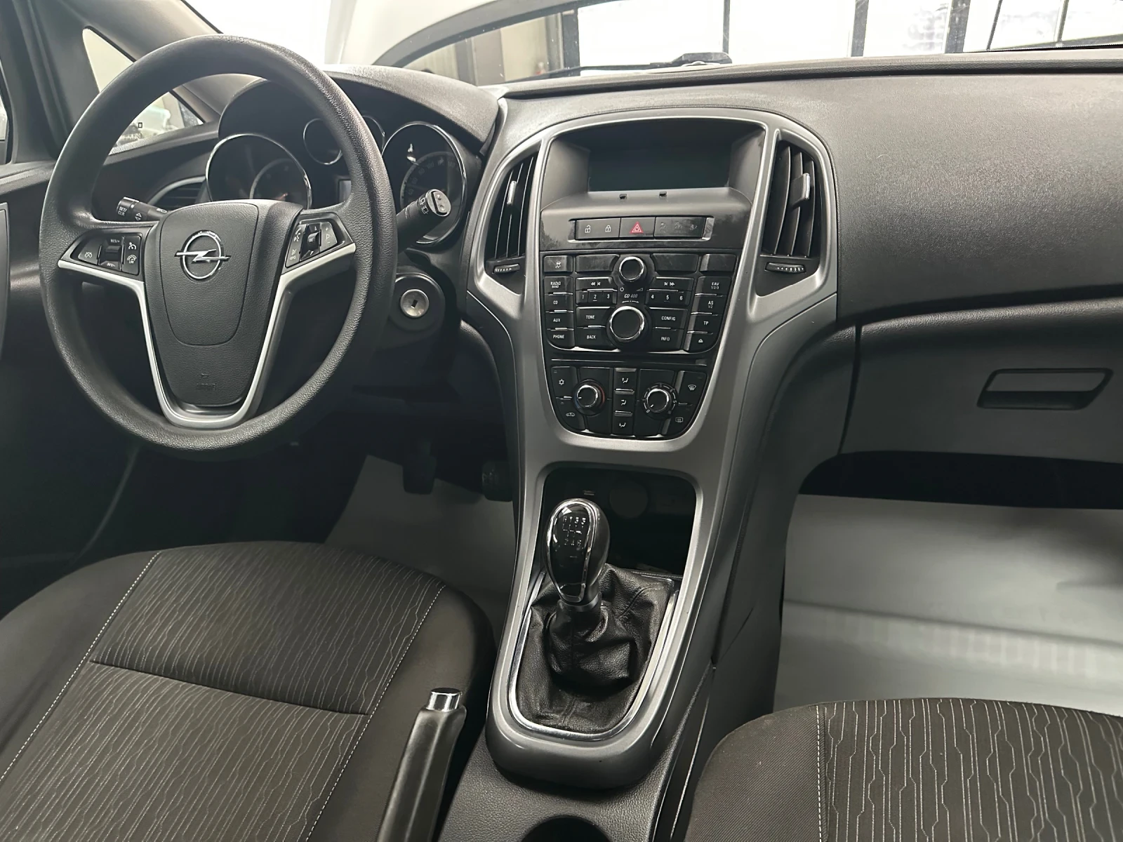 Opel Astra  1.7 CDTI 6ck 110kc Sports Tоurer  - изображение 9