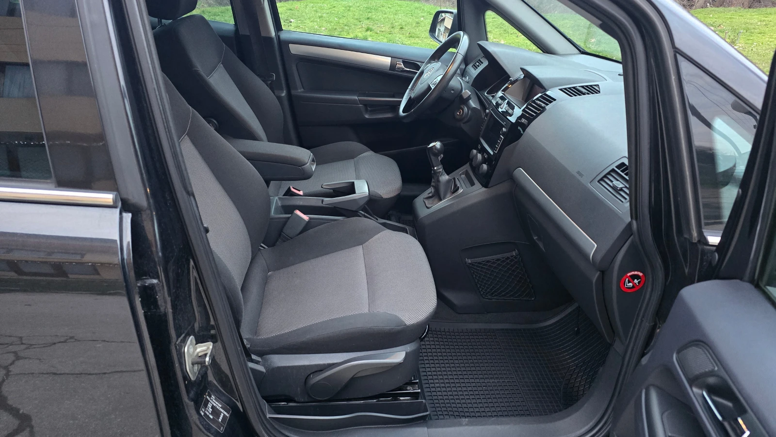 Opel Zafira 1.7 CDTI, снимка 12 - Автомобили и джипове - 53823894