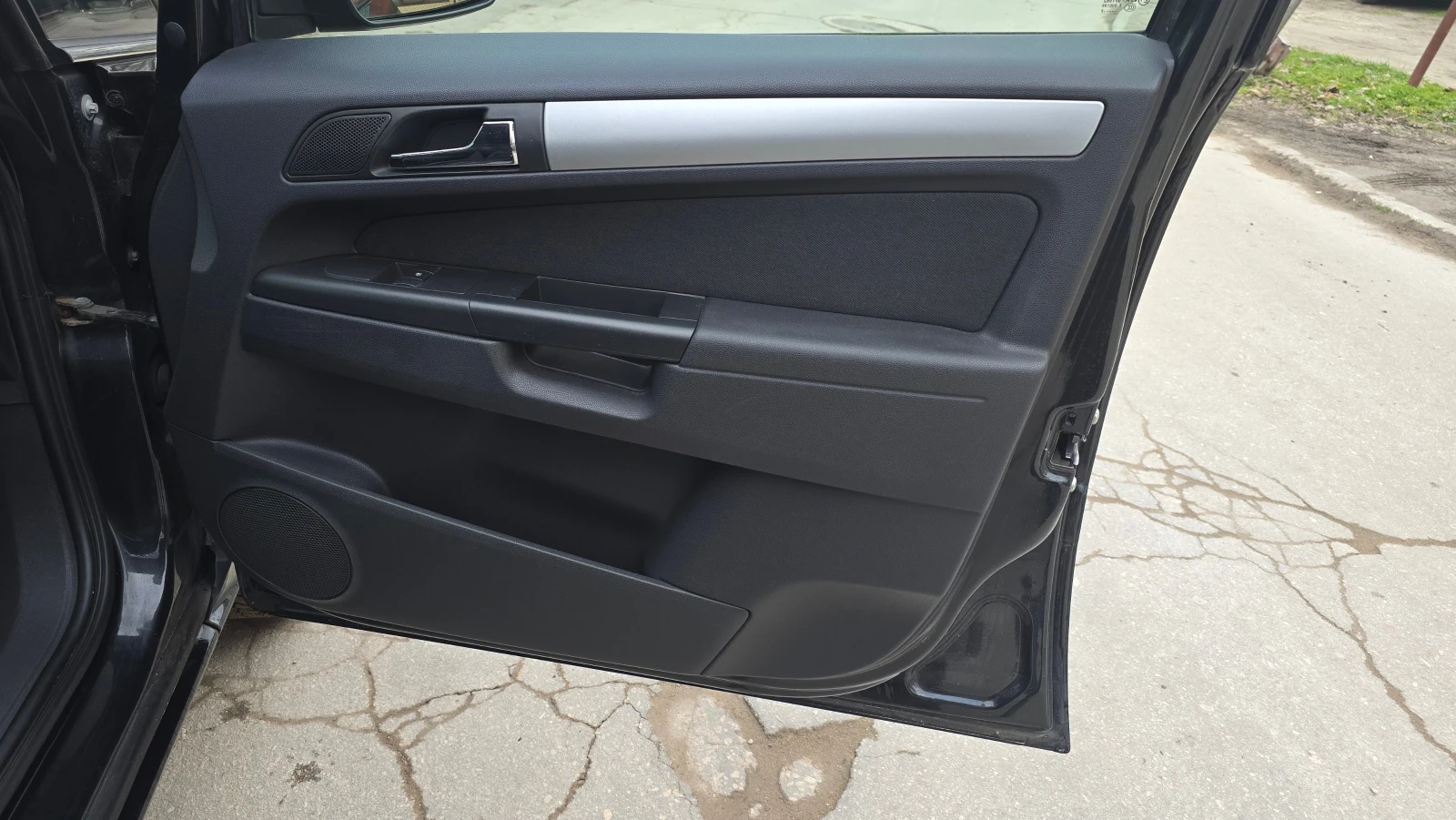 Opel Zafira 1.7 CDTI, снимка 13 - Автомобили и джипове - 53823894