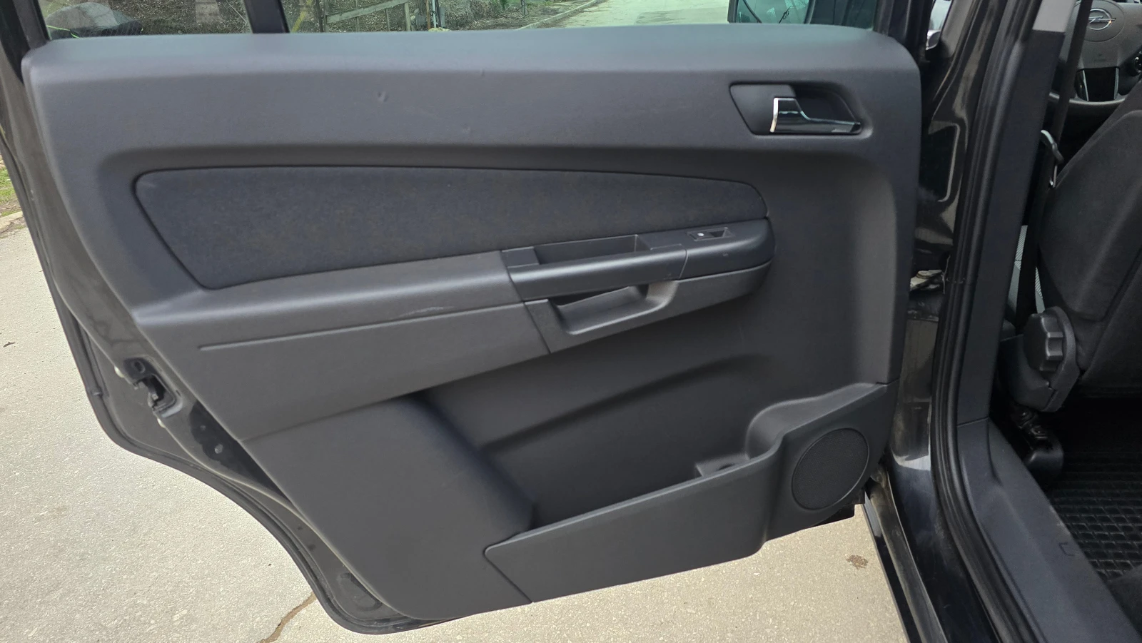 Opel Zafira 1.7 CDTI, снимка 8 - Автомобили и джипове - 53823894