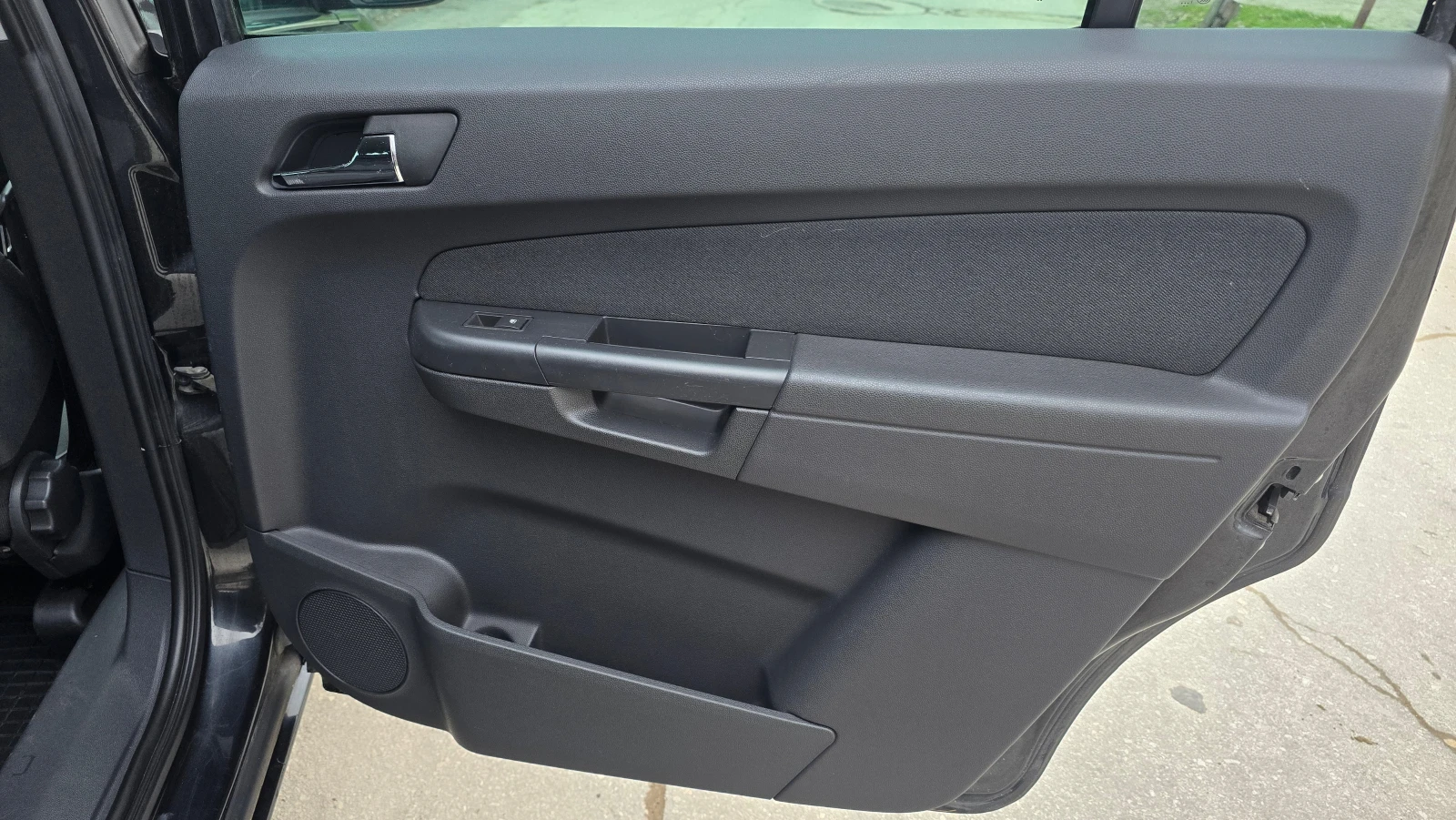 Opel Zafira 1.7 CDTI, снимка 11 - Автомобили и джипове - 53823894