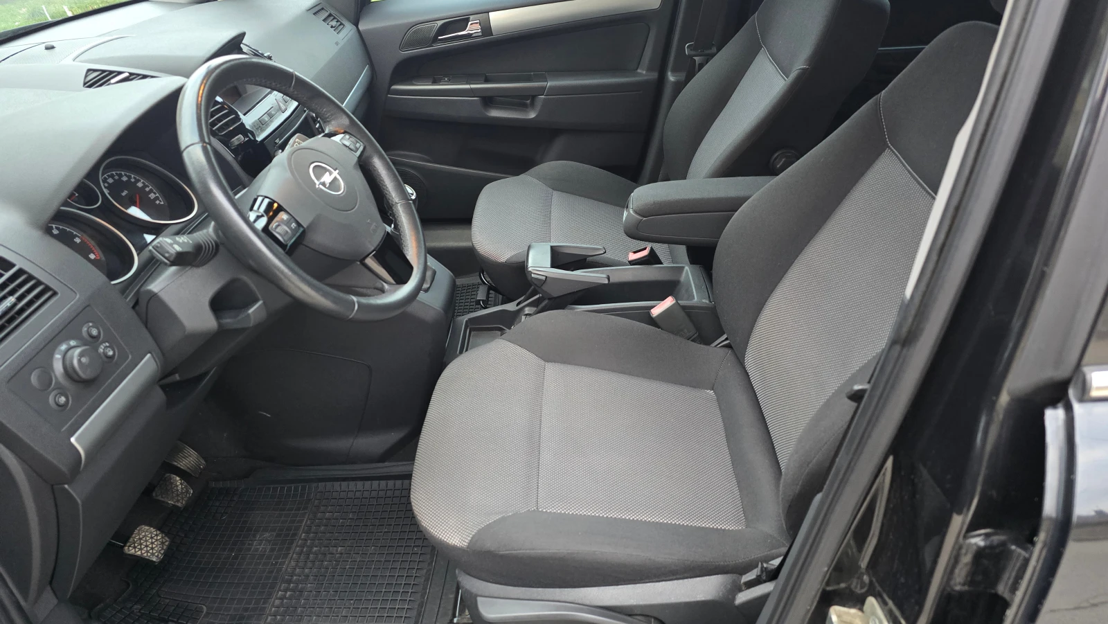 Opel Zafira 1.7 CDTI, снимка 5 - Автомобили и джипове - 53823894