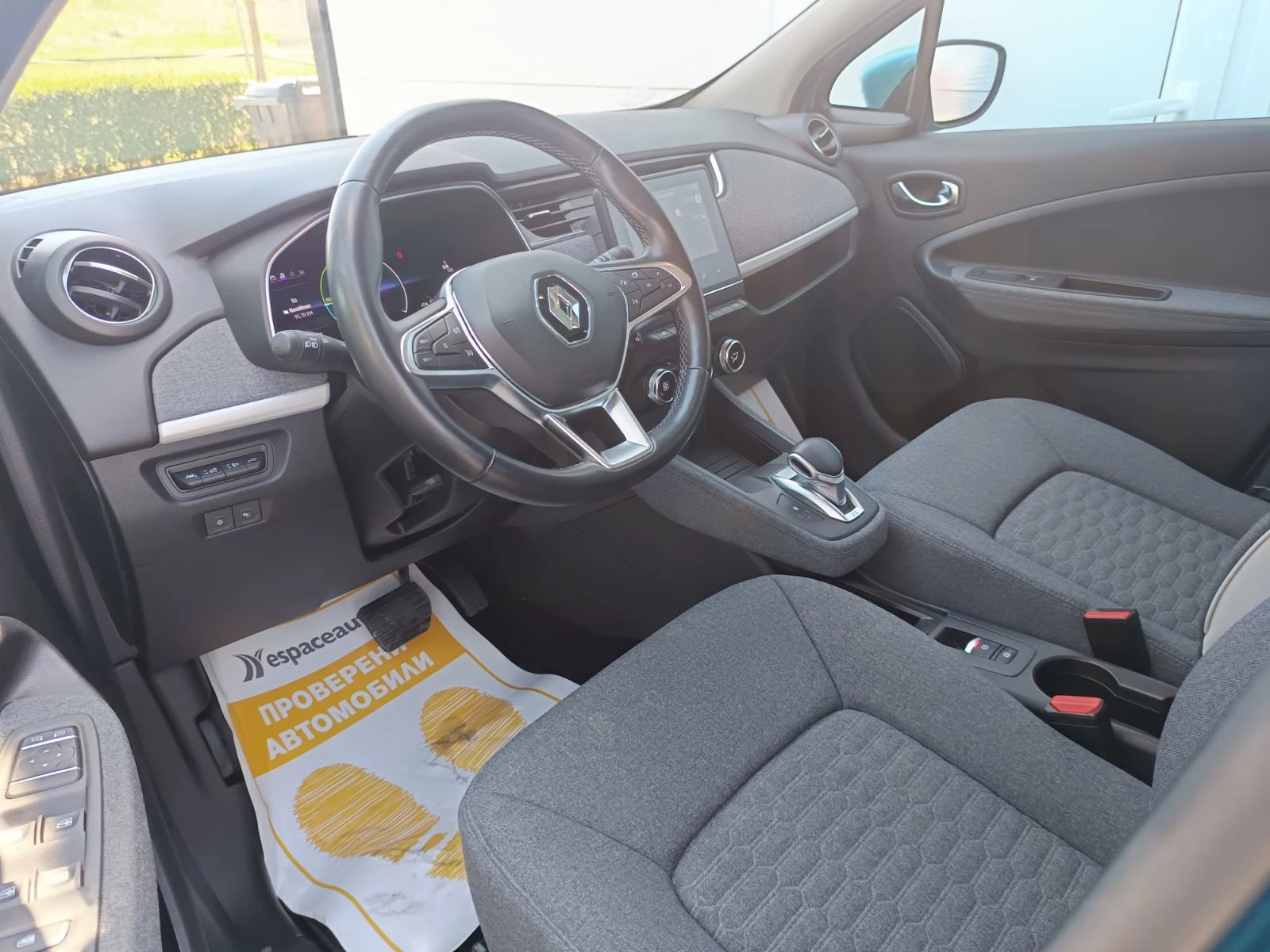 Renault Zoe 52 kw / 109 к.с., снимка 17 - Автомобили и джипове - 54302205