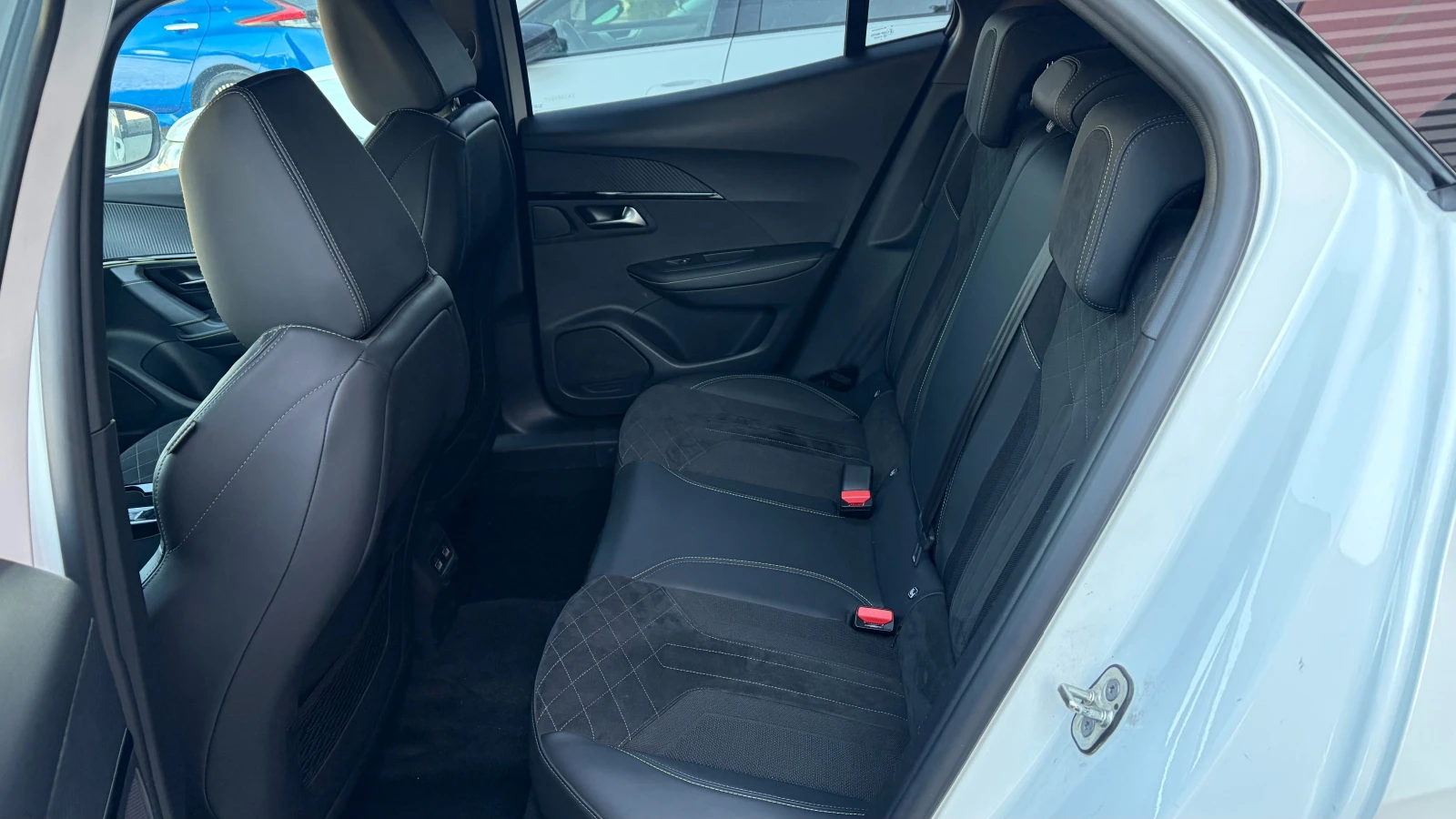 Peugeot 2008 GT 50 kWh, снимка 9 - Автомобили и джипове - 54340708