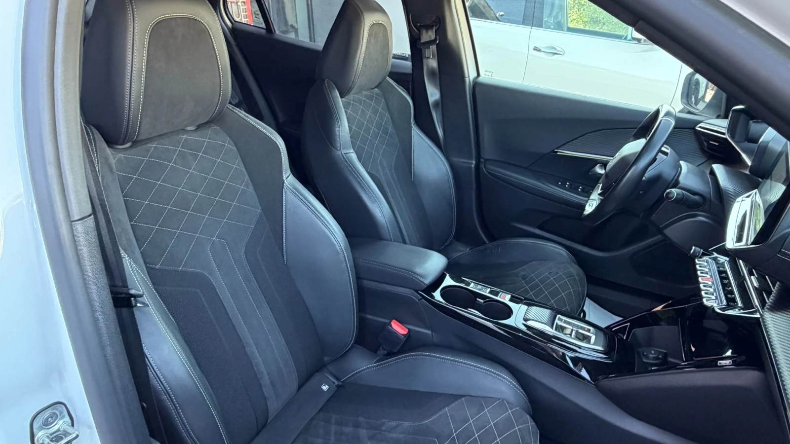 Peugeot 2008 GT 50 kWh, снимка 14 - Автомобили и джипове - 54340708