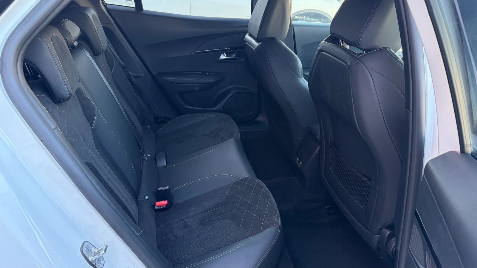 Peugeot 2008 GT 50 kWh, снимка 11 - Автомобили и джипове - 54340708