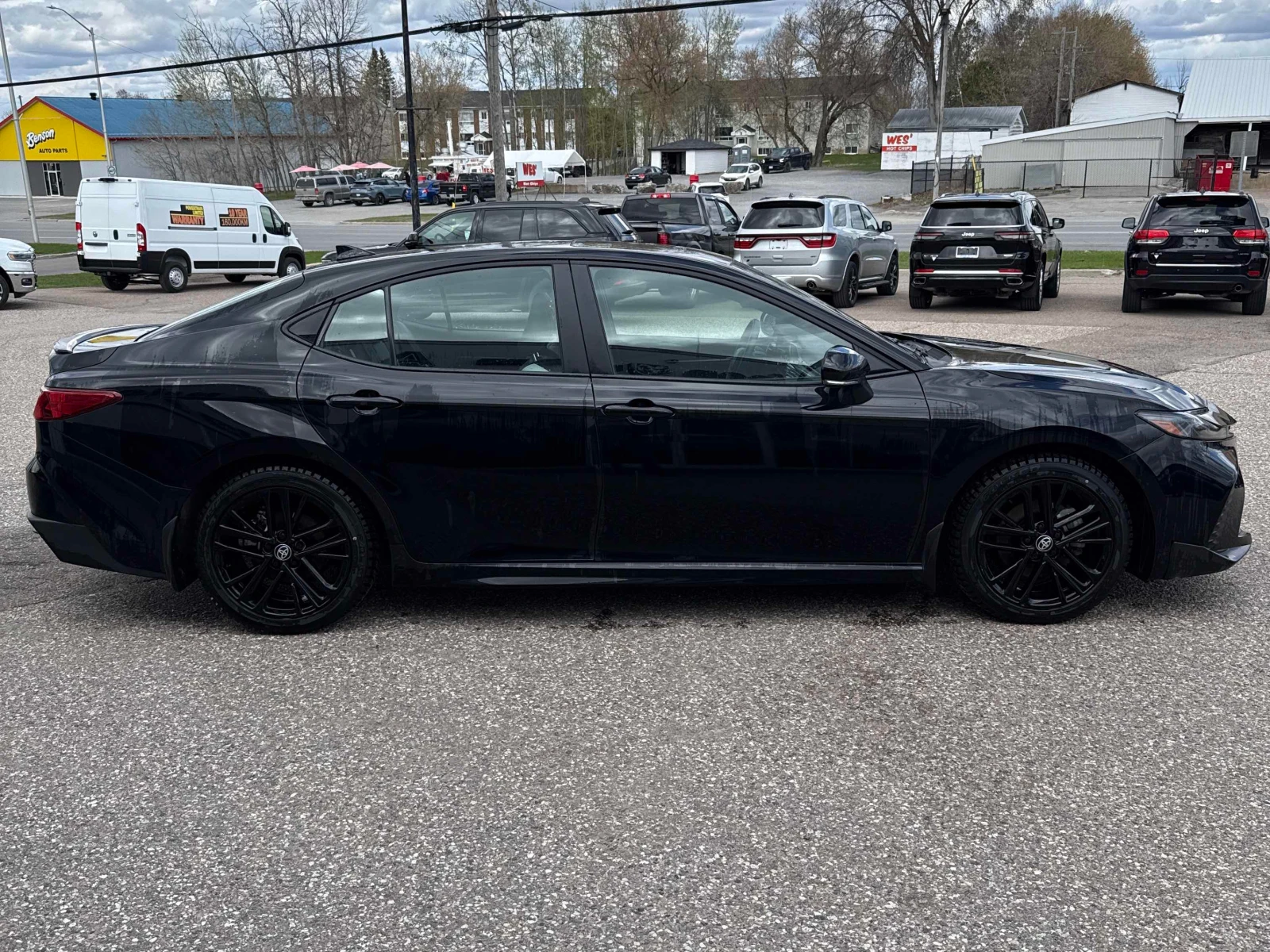 Toyota Camry SE/Hybrid/FWD/ЧИСТА ИСТОРИЯ, снимка 3 - Автомобили и джипове - 54412153