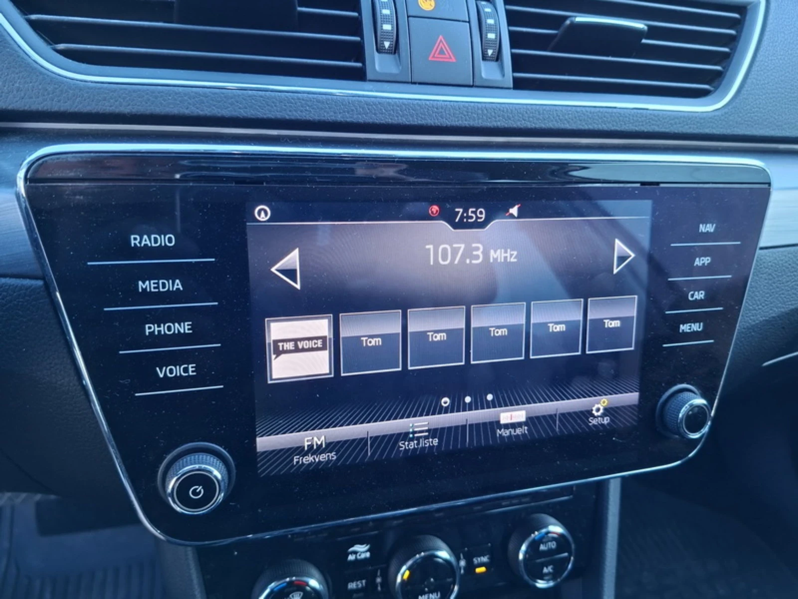 Skoda Superb 2.0 TSI 272hp | DSG | 4x4 | Matrix | Digital, снимка 10 - Автомобили и джипове - 54875669