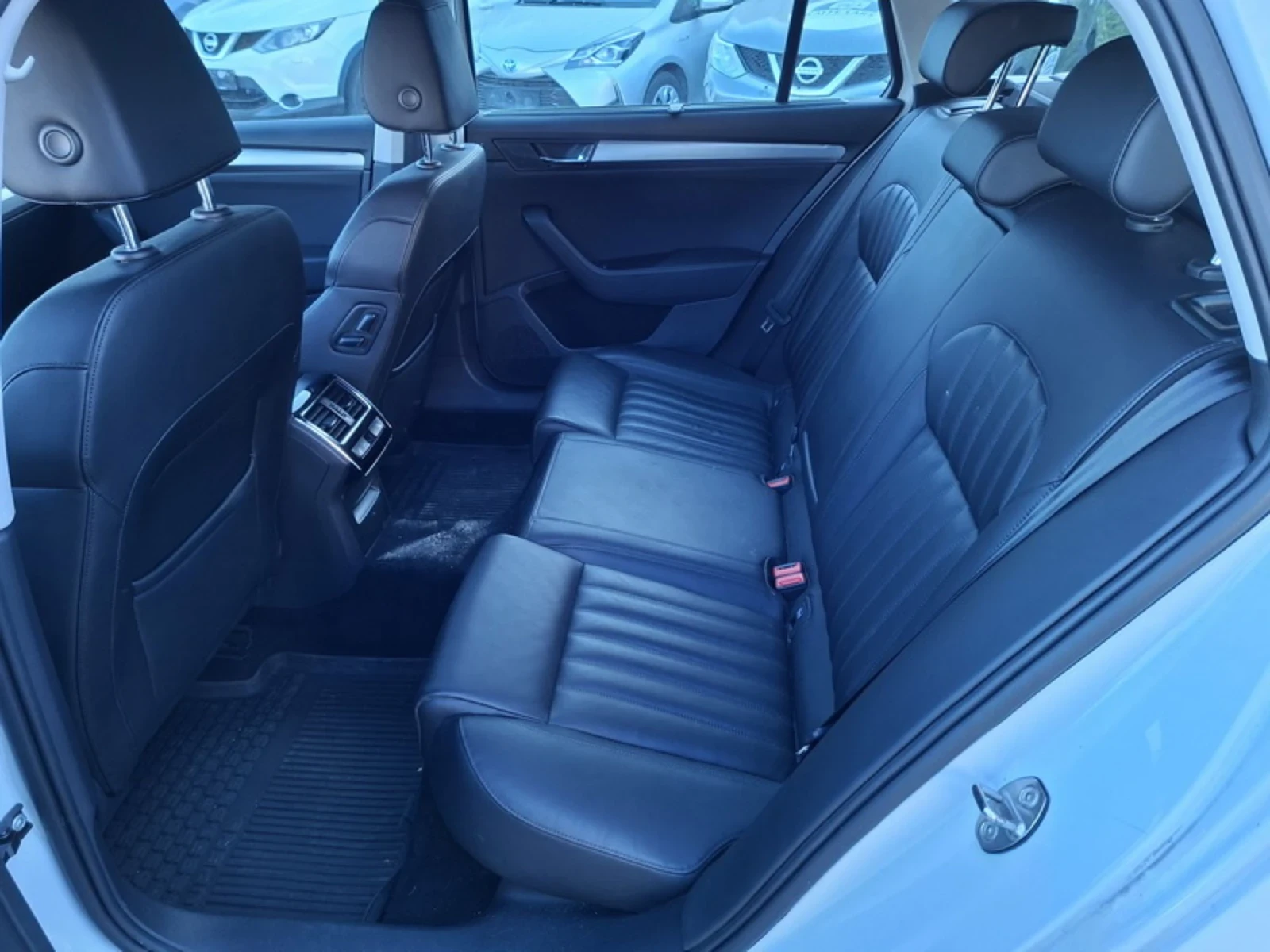 Skoda Superb 2.0 TSI 272hp | DSG | 4x4 | Matrix | Digital, снимка 11 - Автомобили и джипове - 54875669