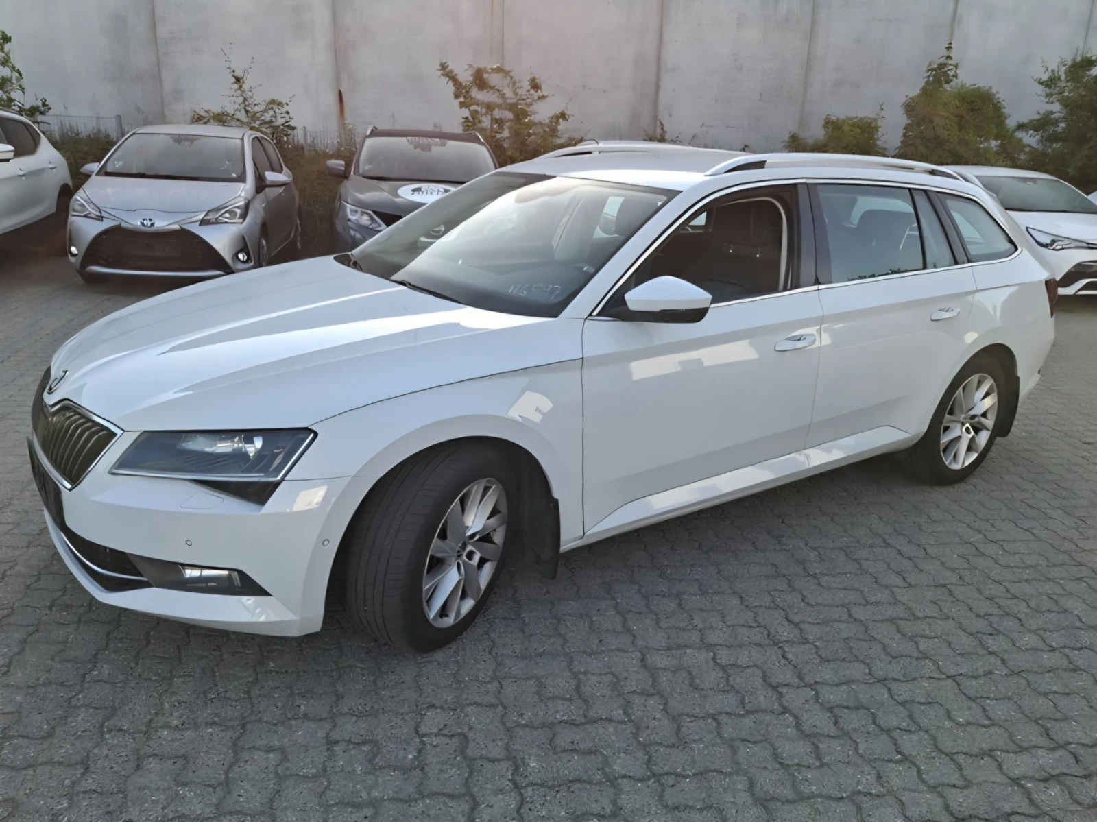 Skoda Superb 2.0 TSI 272hp | DSG | 4x4 | Matrix | Digital, снимка 2 - Автомобили и джипове - 54875669