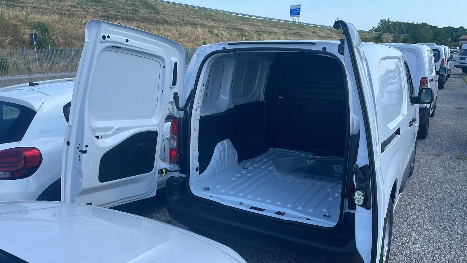 Fiat Doblo 1.6 D чисто нови, снимка 3 - Автомобили и джипове - 55317021
