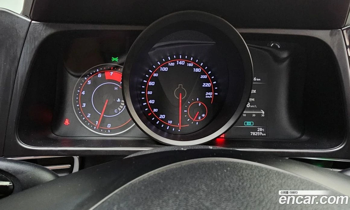 Hyundai Elantra 1.6 Smart, снимка 8 - Автомобили и джипове - 55676642