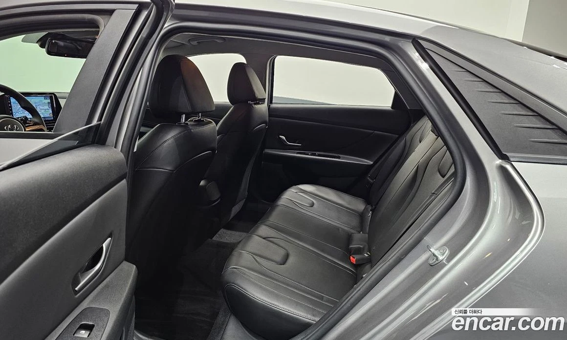 Hyundai Elantra 1.6 Smart, снимка 12 - Автомобили и джипове - 55676642
